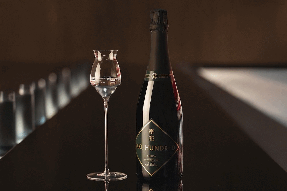 【GUCCI × SAKE HUNDRED】五感を揺さぶるハーバルな余韻——至高のスパークリング日本酒「密花｜MIKKA」が描く、世界100本限定の物語